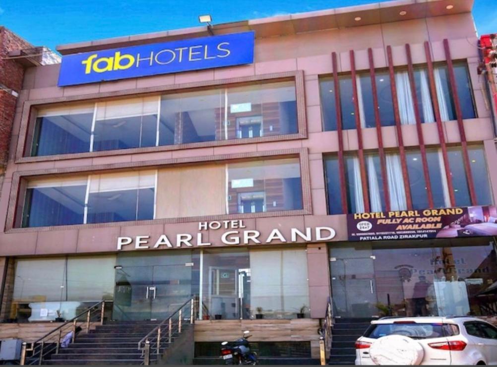 Hotel The Pearl Grand - Top Rated ! Most Awarded ! Parking ! Lift ! Luxury Rooms ! Best Selling Zirakpur Экстерьер фото