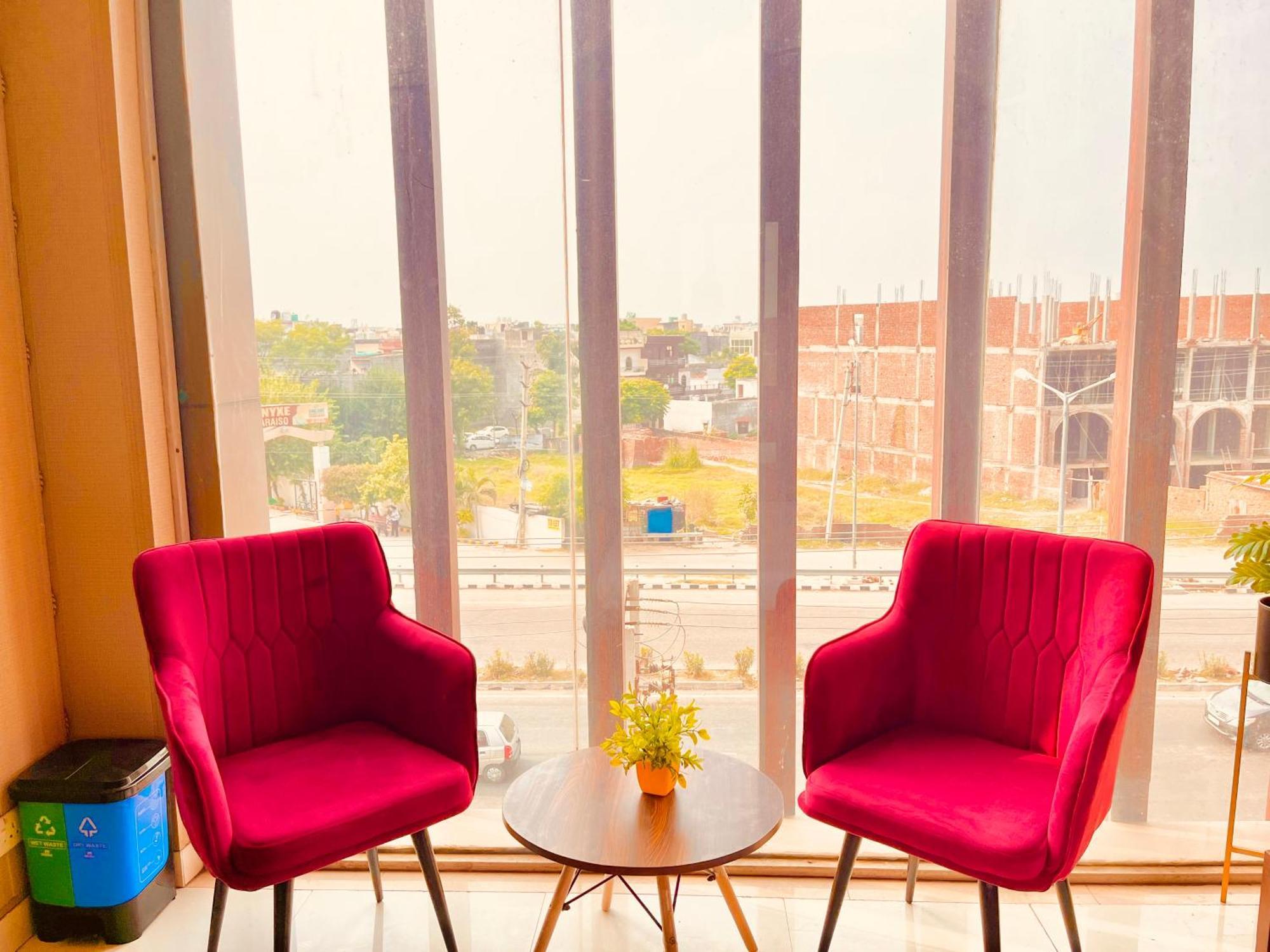 Hotel The Pearl Grand - Top Rated ! Most Awarded ! Parking ! Lift ! Luxury Rooms ! Best Selling Zirakpur Экстерьер фото