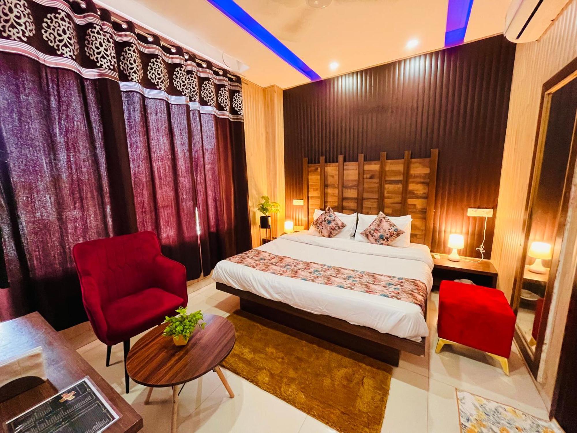 Hotel The Pearl Grand - Top Rated ! Most Awarded ! Parking ! Lift ! Luxury Rooms ! Best Selling Zirakpur Экстерьер фото