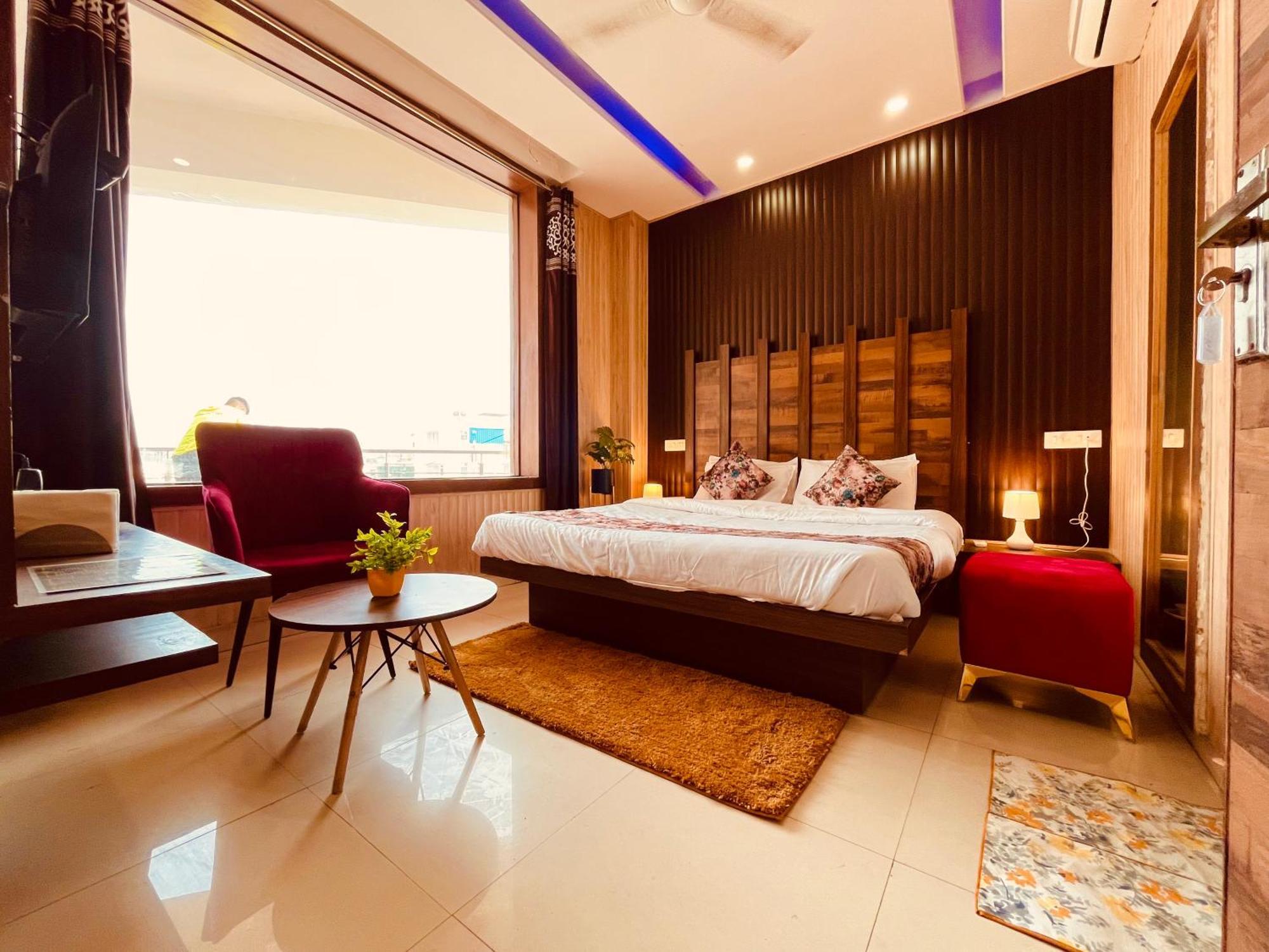 Hotel The Pearl Grand - Top Rated ! Most Awarded ! Parking ! Lift ! Luxury Rooms ! Best Selling Zirakpur Экстерьер фото