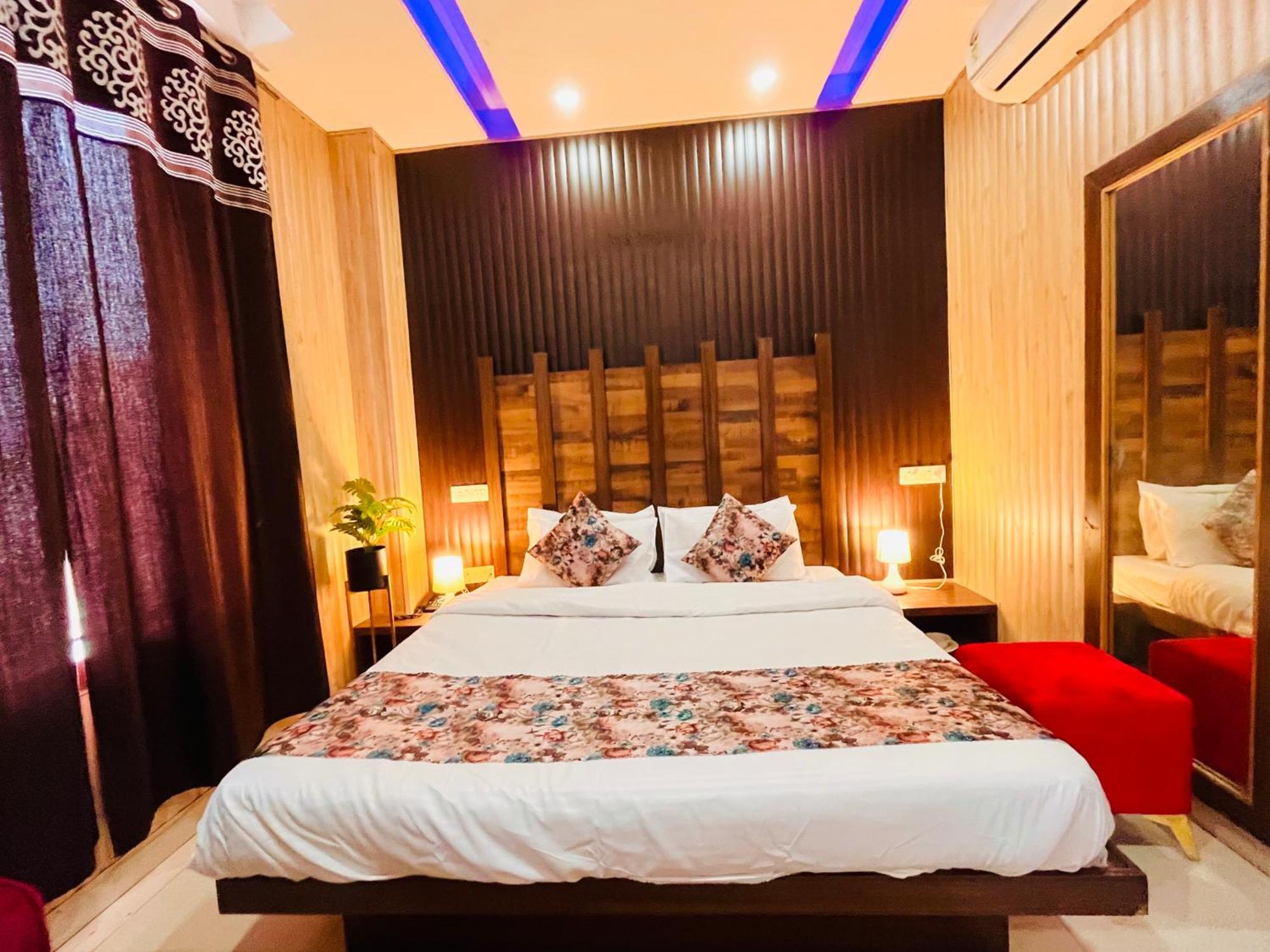 Hotel The Pearl Grand - Top Rated ! Most Awarded ! Parking ! Lift ! Luxury Rooms ! Best Selling Zirakpur Экстерьер фото